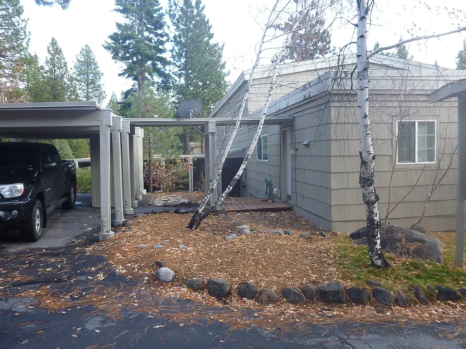 810 Alder Ave #83