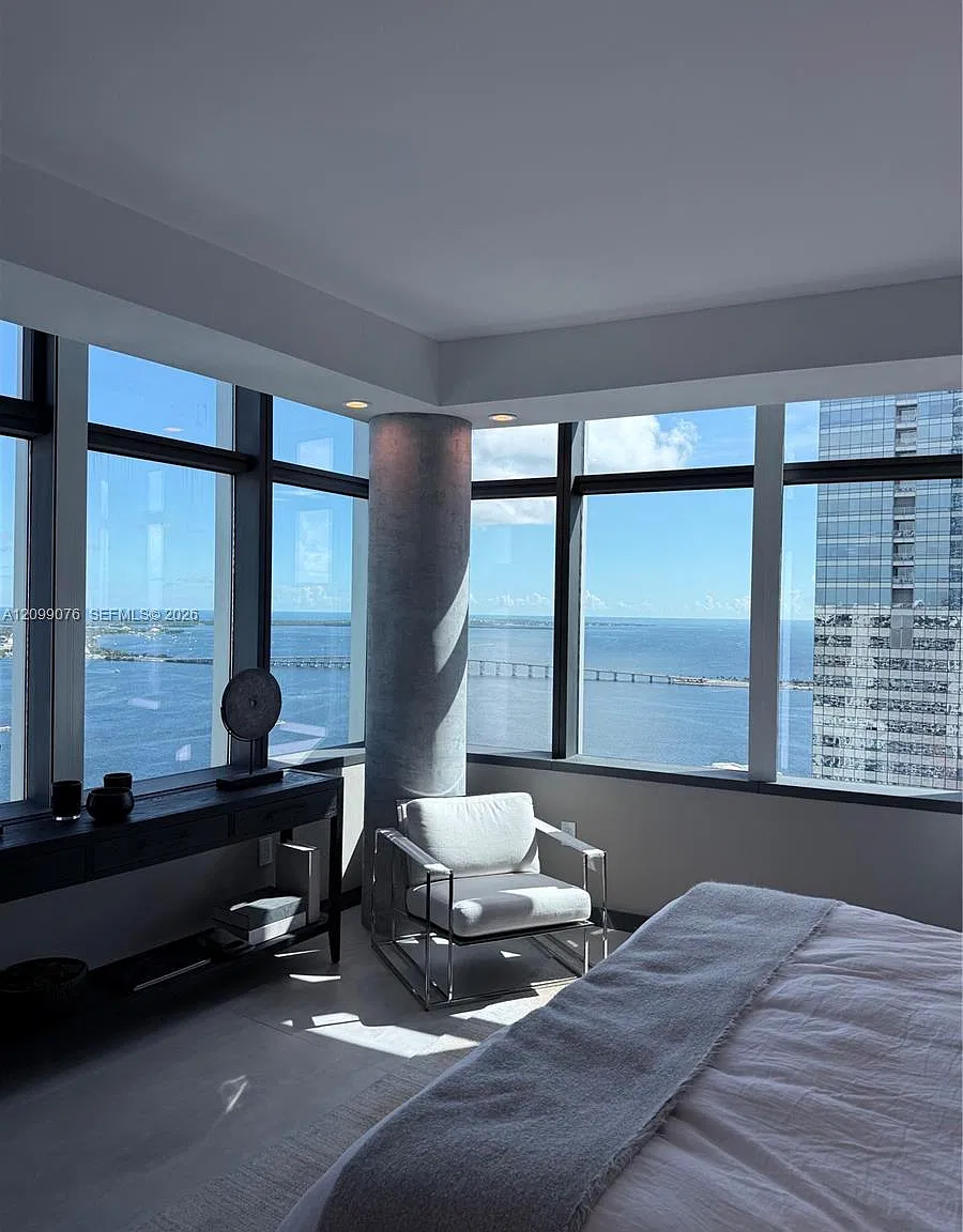 Mayfield Condo — Photo 1