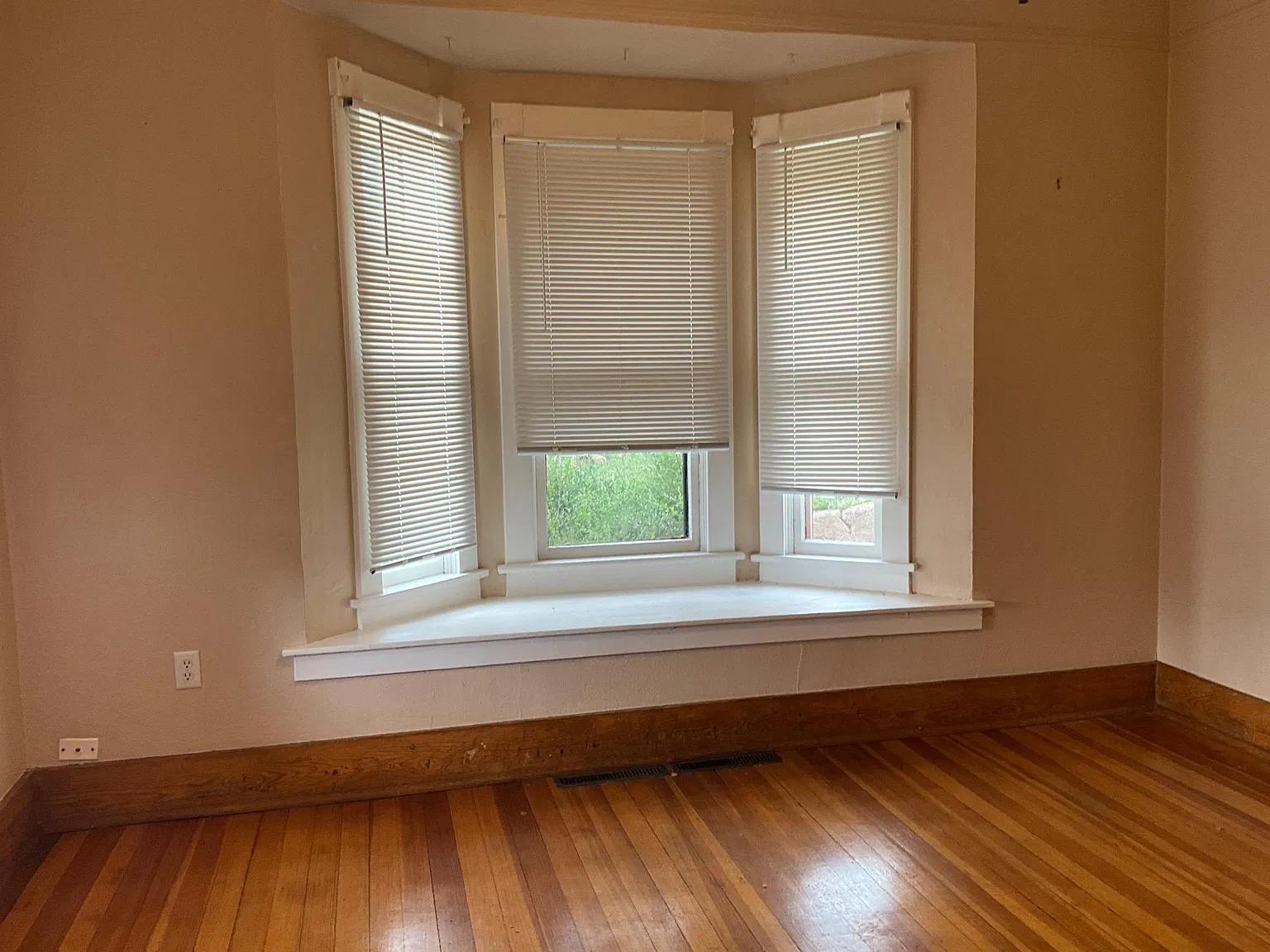2 bed, 791 sqft, $1,950 — Photo 2