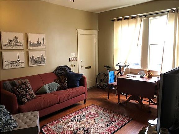 4th image of 901 Stewart Ct APT B
