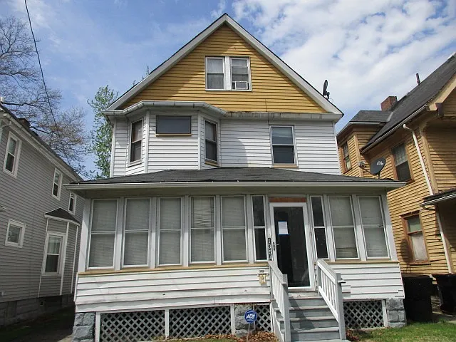 1354 E 114th St photo 1