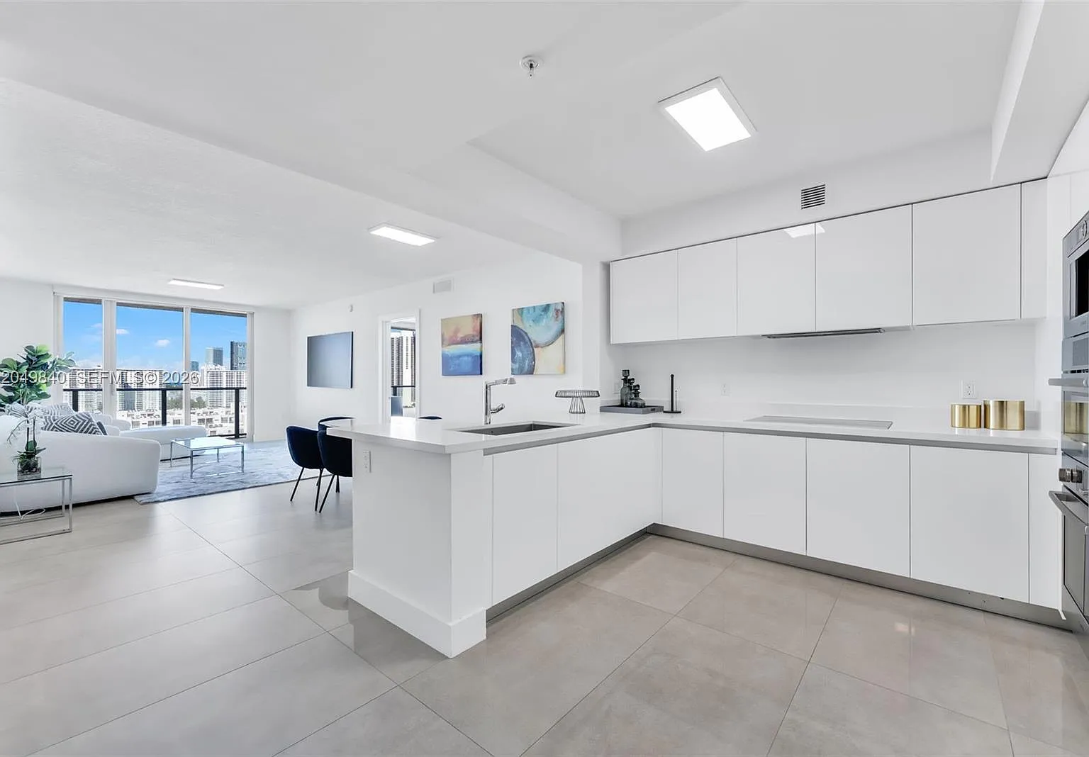 Parque Towers Condo — Photo 1