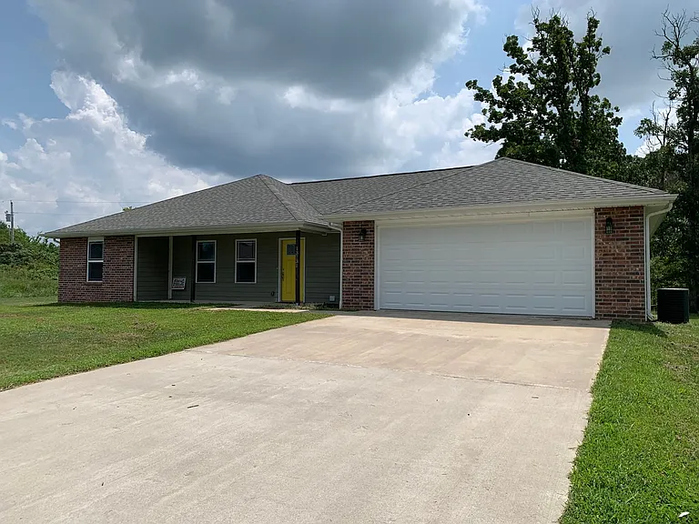 13731 Pella Ln — Photo 2