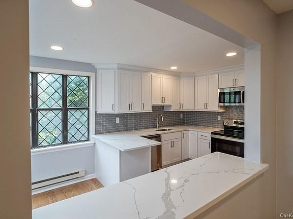 3rd image of 643 Sierra Vista Ln