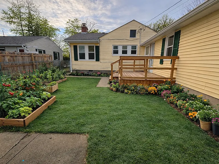 737 N Spring St — Photo 2