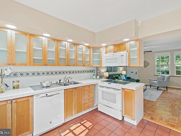 5th image of 2700 16th St S APT 664