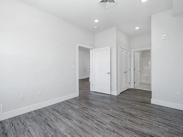 16 Laurel St — Photo 13