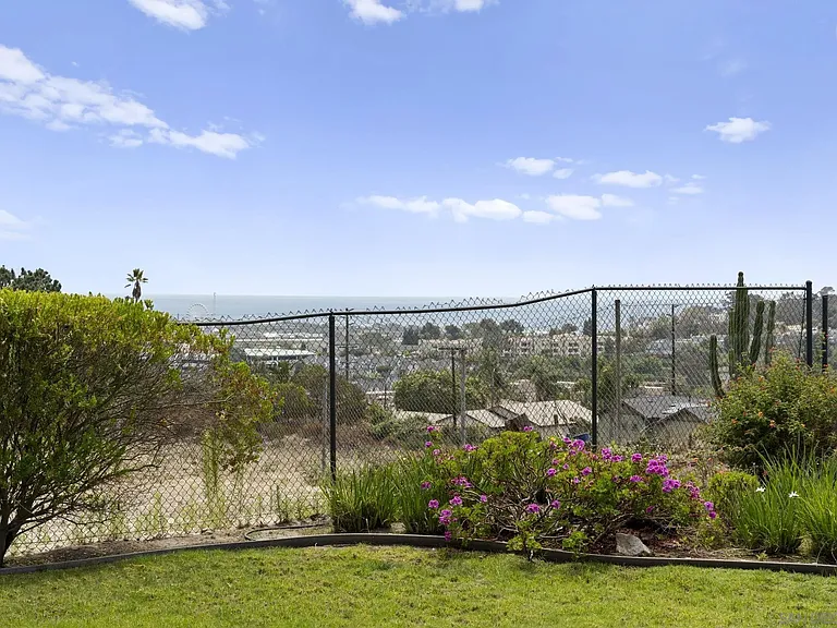 683 Marine View Ave — Photo 12