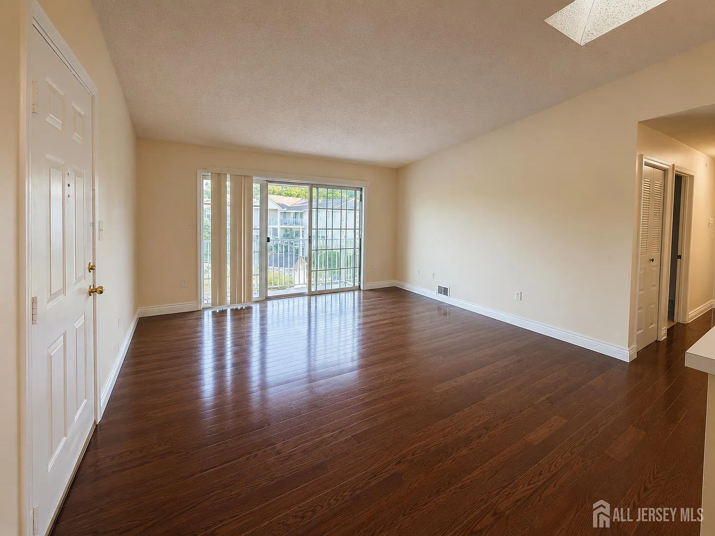 2 bed, 2.0 bath, $2,400 — Photo 4