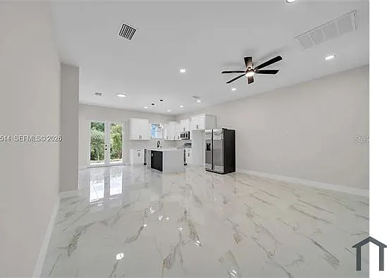 3 bed, 1199 sqft, $2,000 — Photo 2