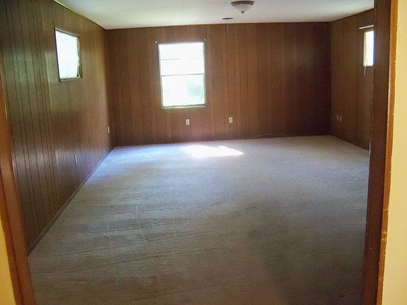 16 X 24 Den with closet