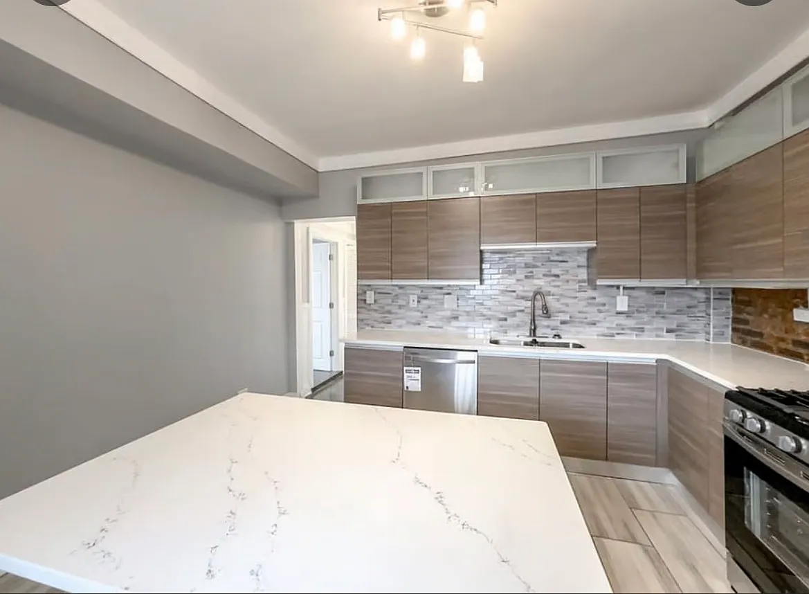 3 bed, 1200 sqft, $2,500 — Photo 3