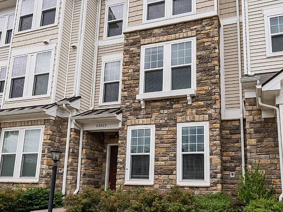 2nd image of 42462 Benfold Sq
