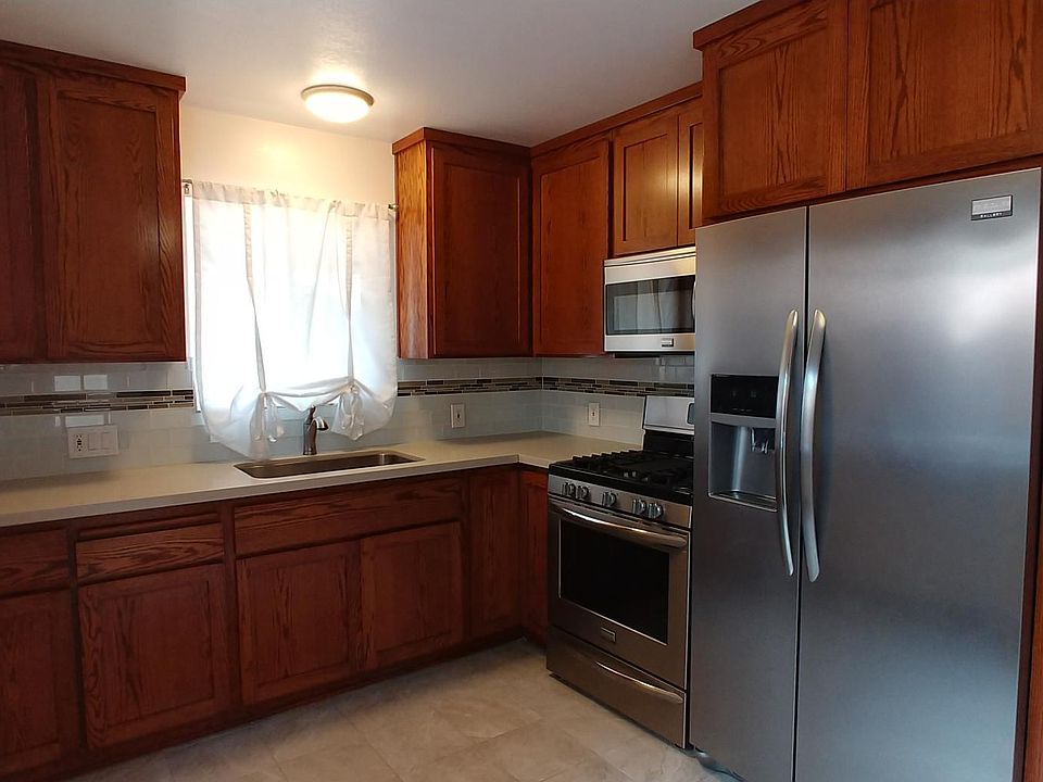1st image of 884 Whitehall Ave