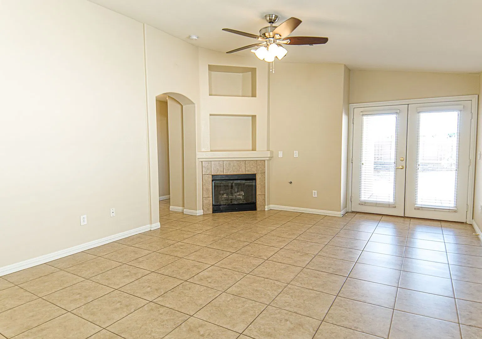 Single story home located in Aliante with 3 bedrooms plus a den! — Photo 4
