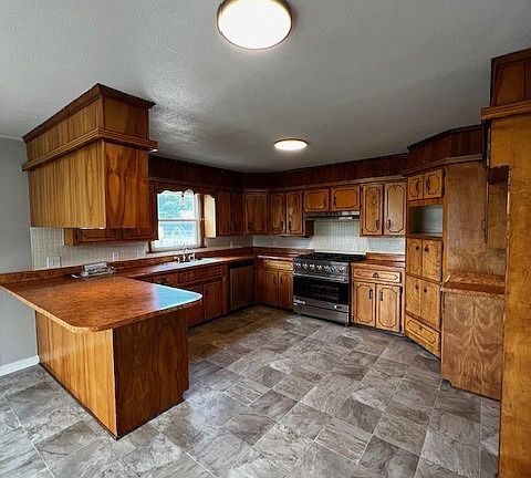 3rd image of 806 N Cedar St