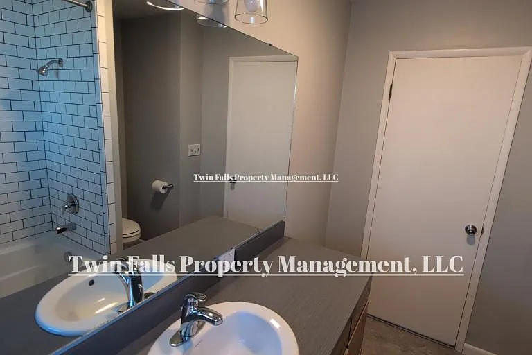 256 Crestview Dr — Photo 13