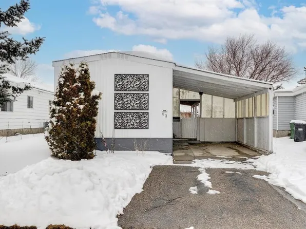 93 SW Huntstrom Dr NE, Calgary, AB T2K 5V5