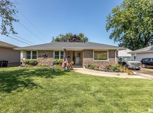 1411 Mechanic St, Pekin, IL 61554