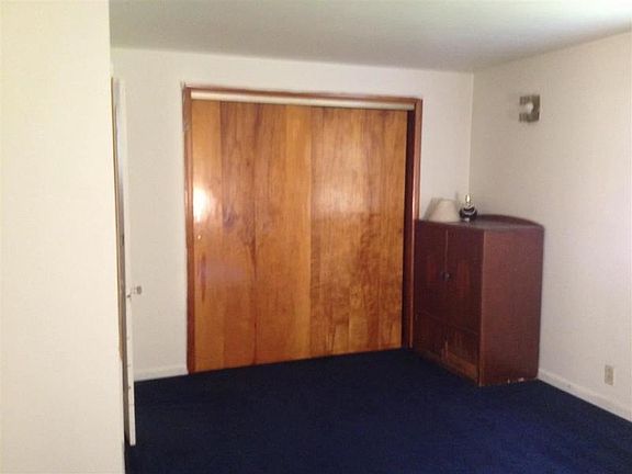 4th image of 57857 Aurora Ave