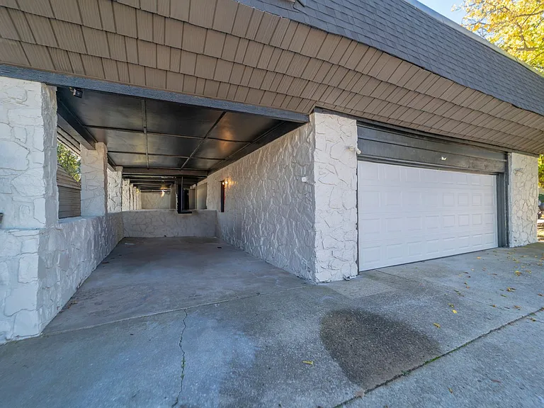 3120 Shadybrook Dr — Photo 5