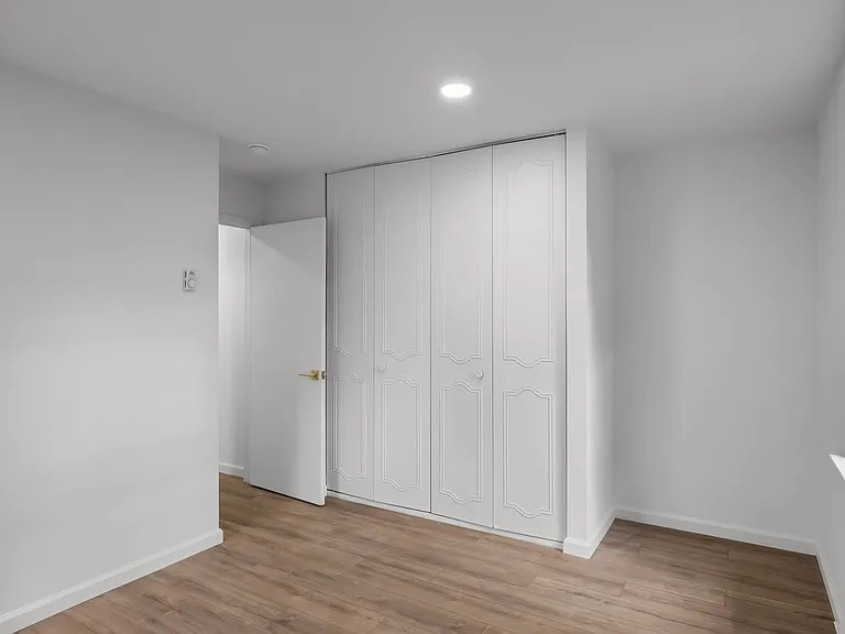 109 Huntington Dr — Photo 16