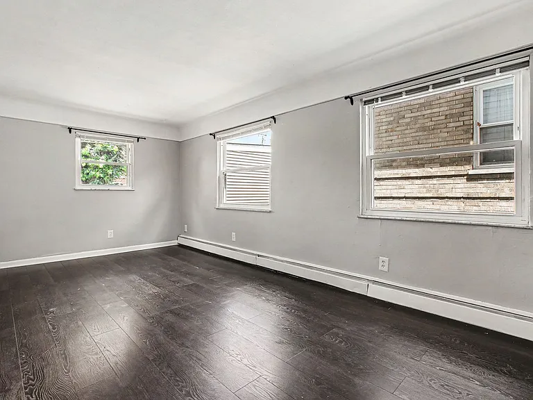 1932 Truitt Ave — Photo 3
