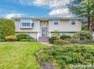 31 Perry Ave, Bayville, NY 11709