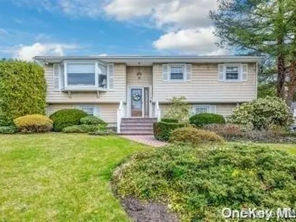 31 Perry Avenue, Bayville, NY 11709