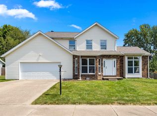 6614 N Camelot Rd, Peoria, IL 61615