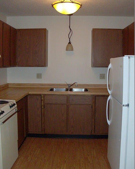 1st image of 98 Hiawatha St #1