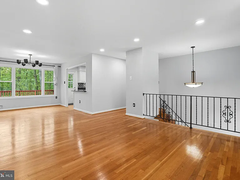 5023 King Richard Dr — Photo 8
