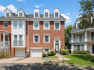 16 Half Moon Isle, Jersey City, NJ 07305