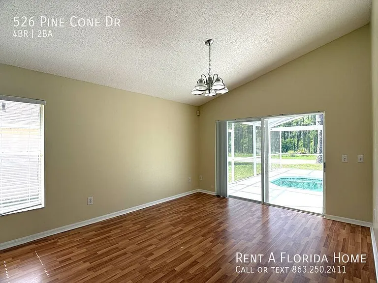 526 Pine Cone Dr — Photo 6