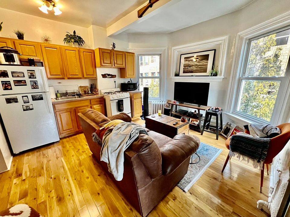2nd image of 28 Windle Park APT 1