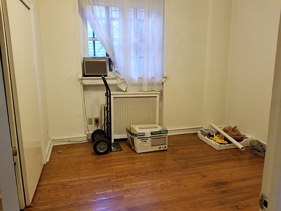 5th image of 1123 Spruce St APT 1
