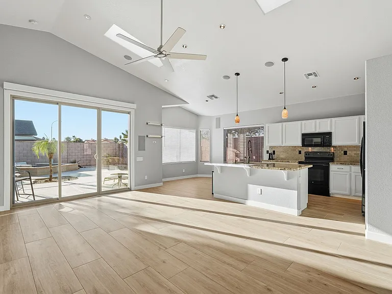 16404 S 46th Way — Photo 17