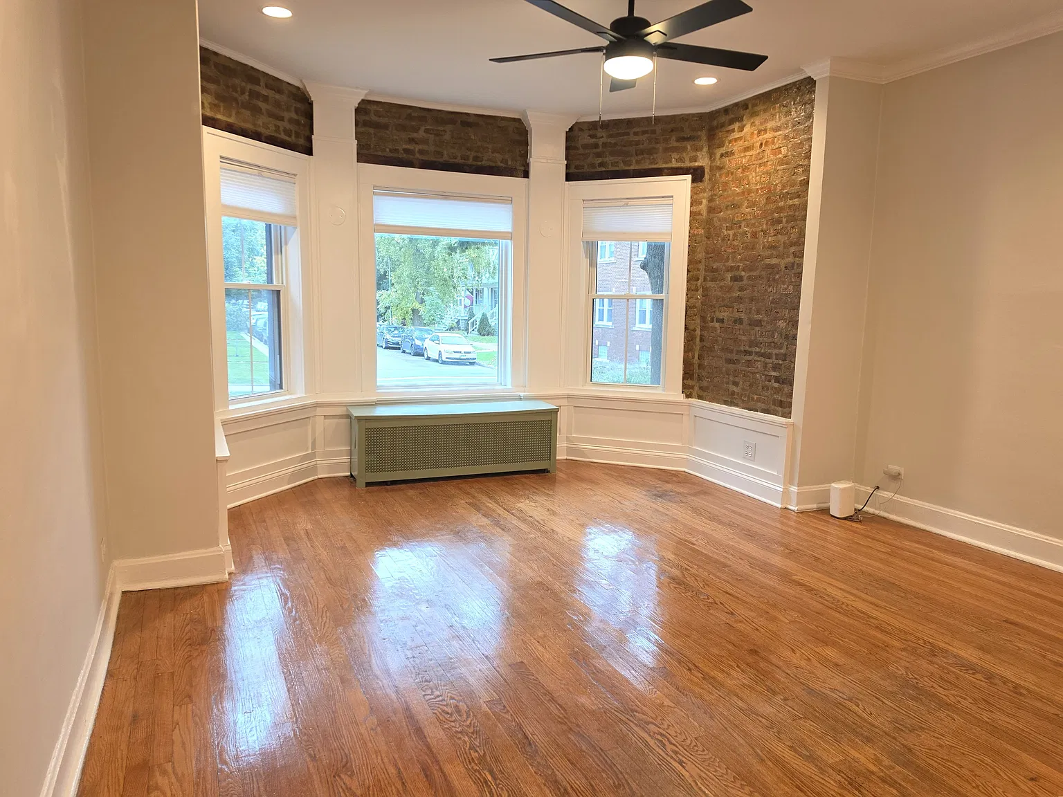 3 bed, 1400 sqft, $2,850 — Photo 2