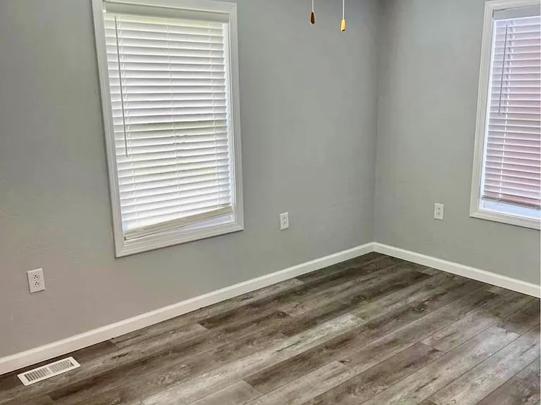 628 Kies Ave — Photo 5
