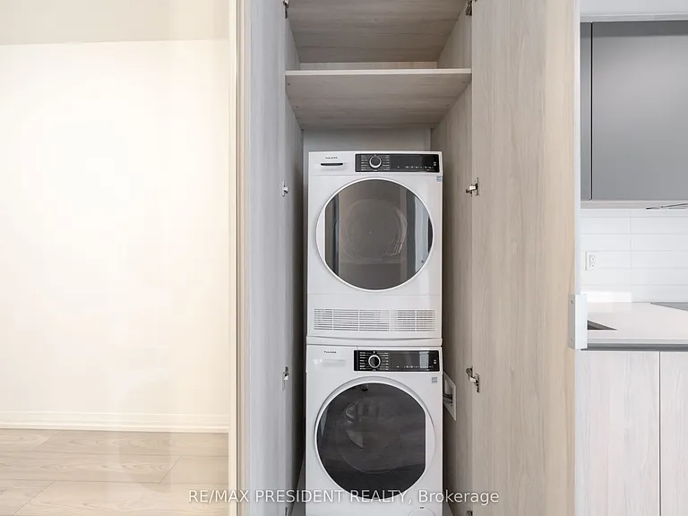 400 King St W #610 — Photo 24