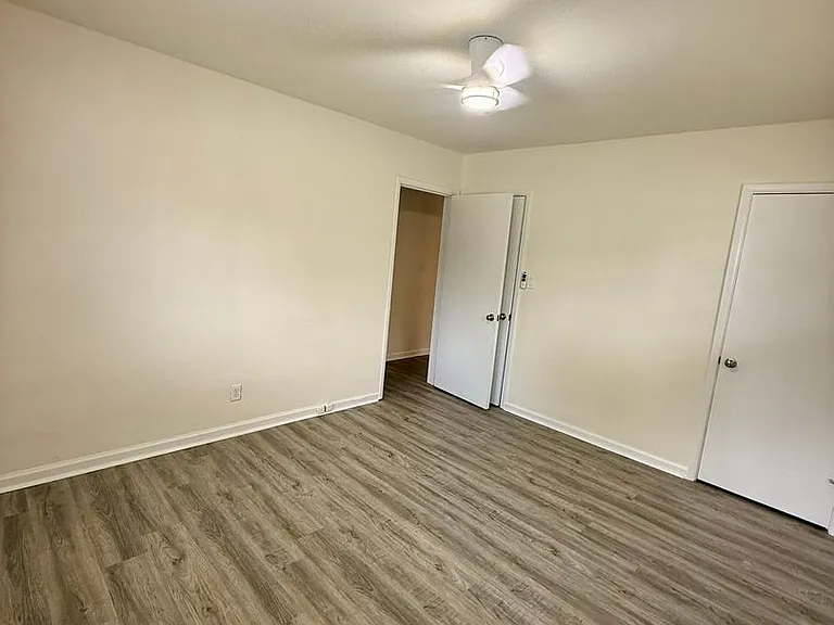645 Brookfield Rd — Photo 13