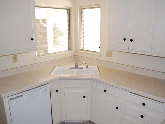 5th image of 405 San Nicolas Ave