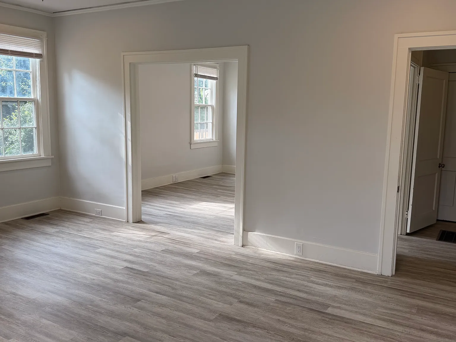 3 bed, 2389 sqft, $2,100 — Photo 4