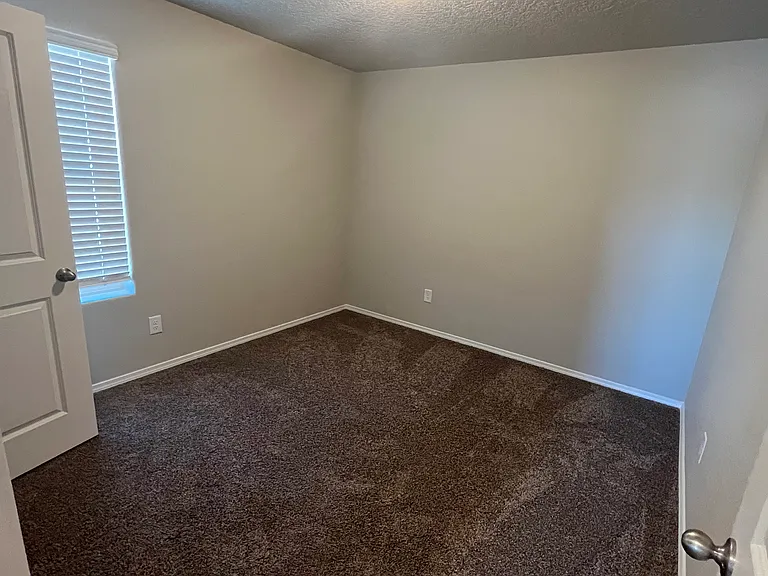 4489 Skyline Loop NE — Photo 3