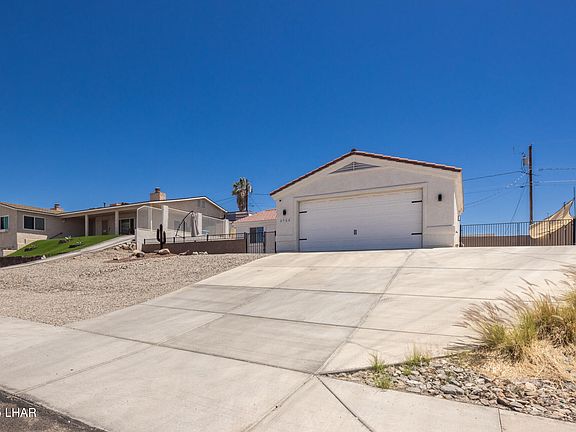 4th image of 2764 Daytona Ave