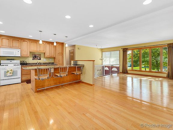 5th image of 305 E Yorkfield Ave