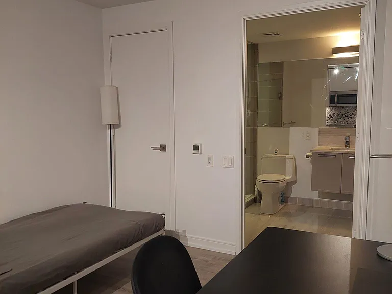 28 Wellesley St E #2210 — Photo 3
