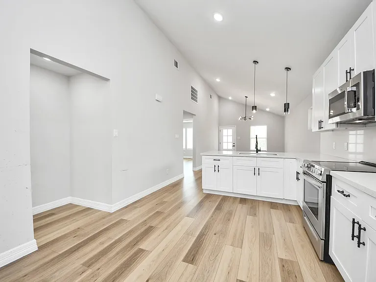 7605 Avenue C — Photo 30