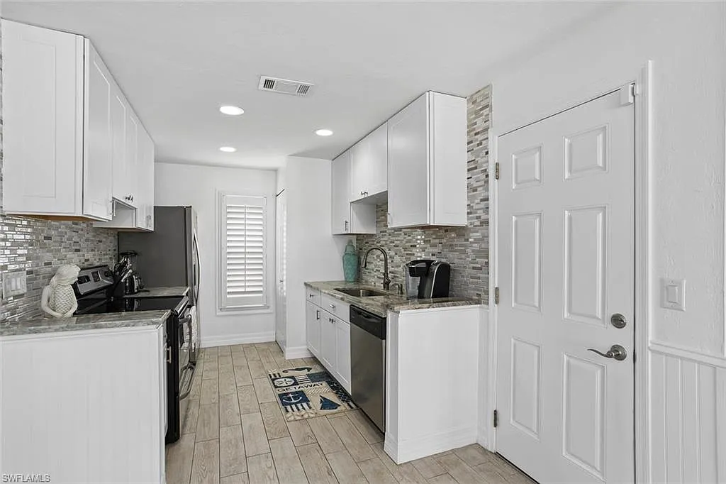 3 bed, 2.0 bath, 1198 sqft, $8,500 — Photo 3