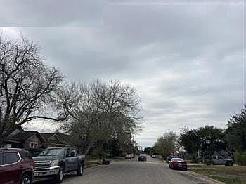 4th image of 315 E Alice Ave